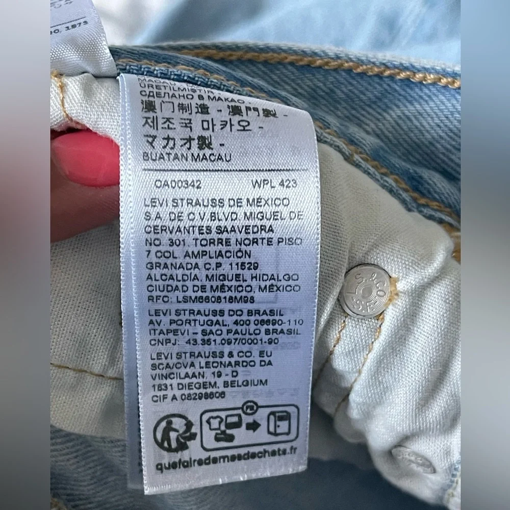 Levi’s - Picture 8 of 9